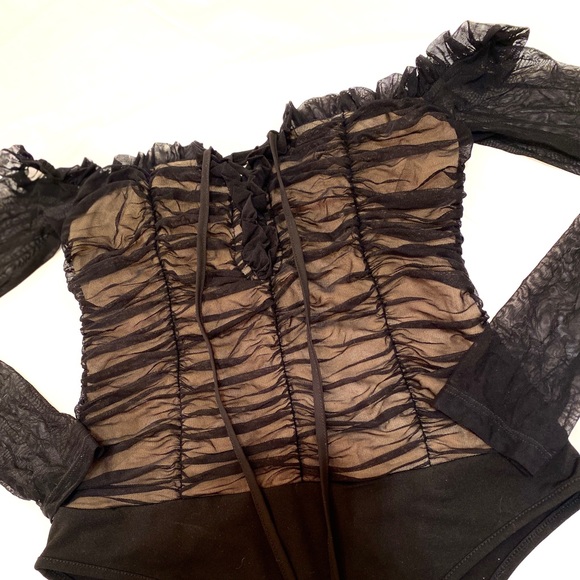 FASHIONOVA Ruched Black Bodysuit - Picture 4 of 4